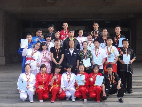 莘莘学子展风采 巅峰时刻铸辉煌(图1)